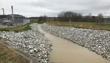 Streambank stabilization along an eroded waterway