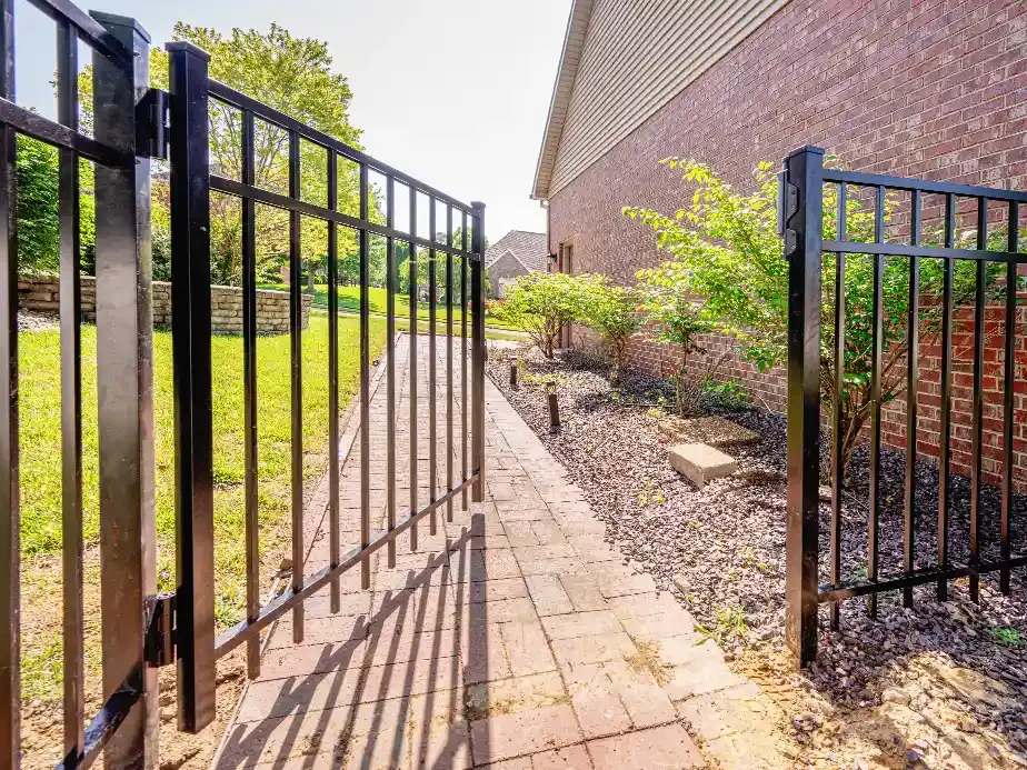 Lansing MI Aluminum Fences