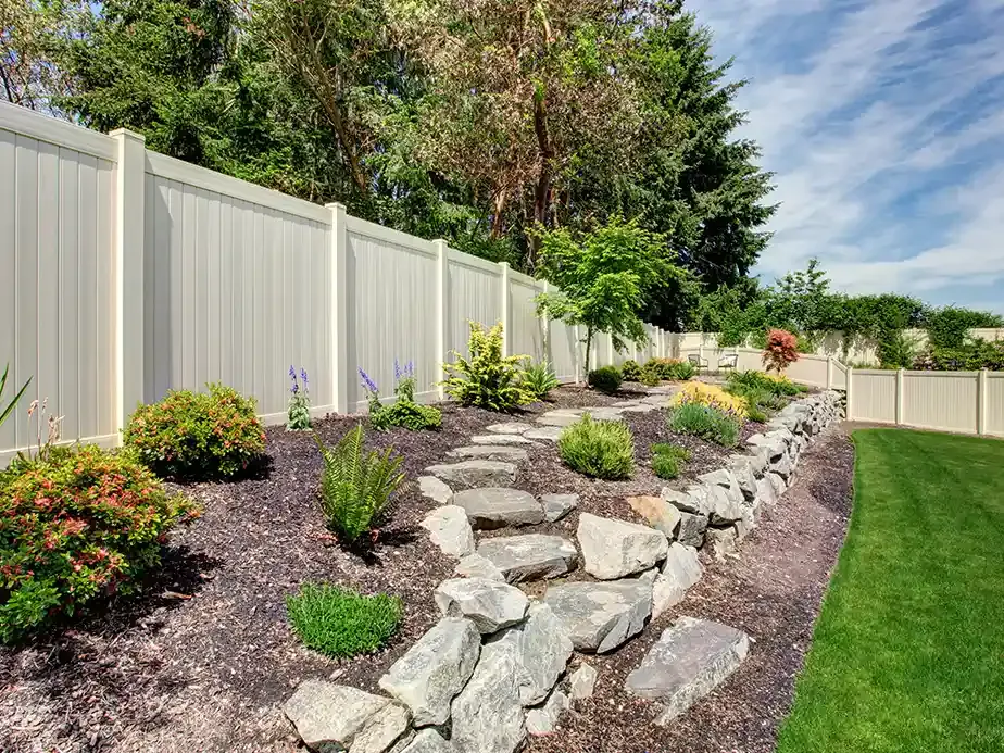 Lansing, Michigan vinyl privacy fencing